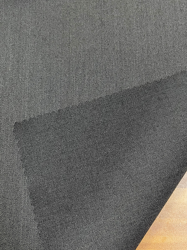 ULL SOM VEVT AH-71723 65%T+32%R+3%WFlat og glatt, det kan reflektere de fine tekstilsporene og vise stoffets edle temperament.